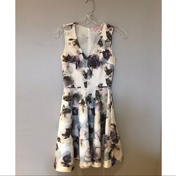 Floral Dress 🌸 - Picture 2 of 4